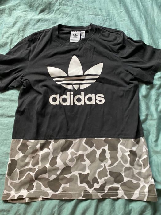 Футболка adidas.