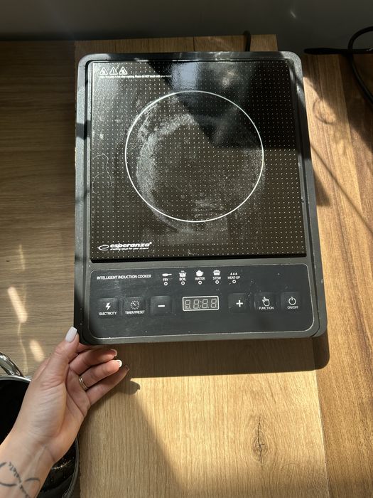 Kuchenka indukcyjna esperanza