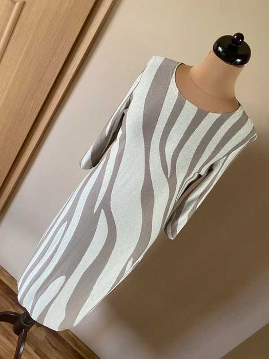Sukienka sweterkowa bez krem zebra pastele m l midi 38 40