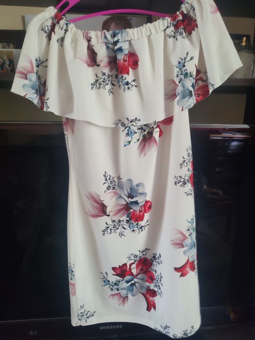 Літня сукня з квітковим принтом