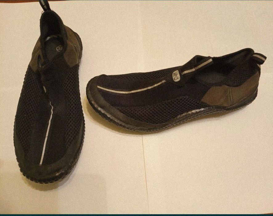 Тапки коралловые для плавания ( р.39)- 240 грн.