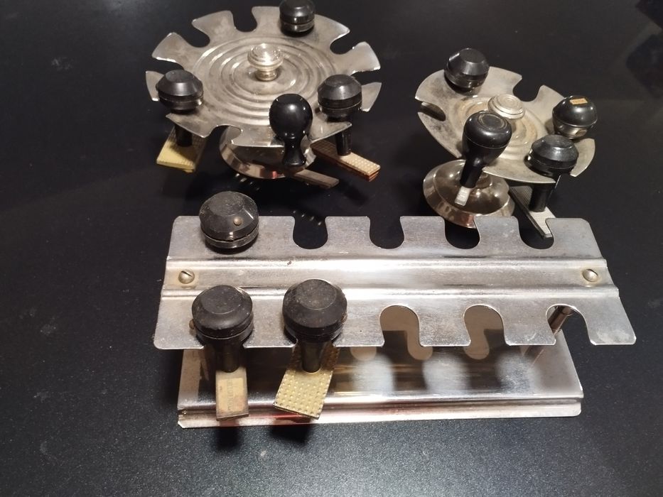 Três suportes de carimbos