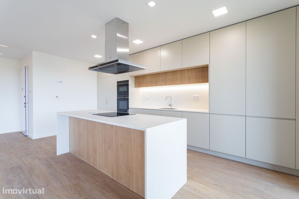 Apartamento T3 Novo a Estrear | 3 Suites | Vista Rio | Garagem Box | C