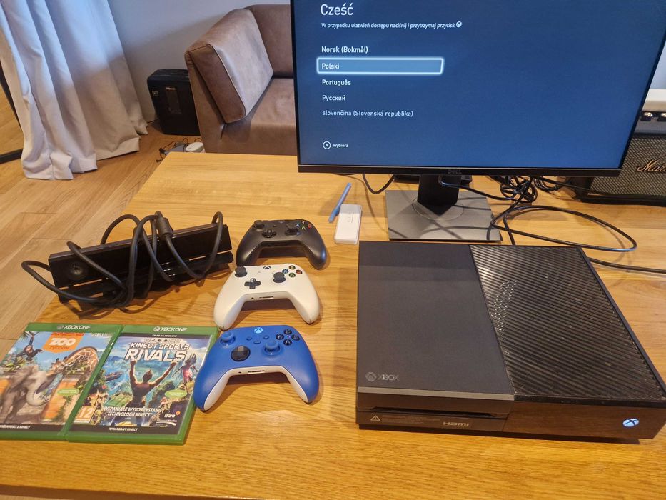 Xbox One 500 GB + Kinect + 3 pady + 2 gry – sprawny zestaw
