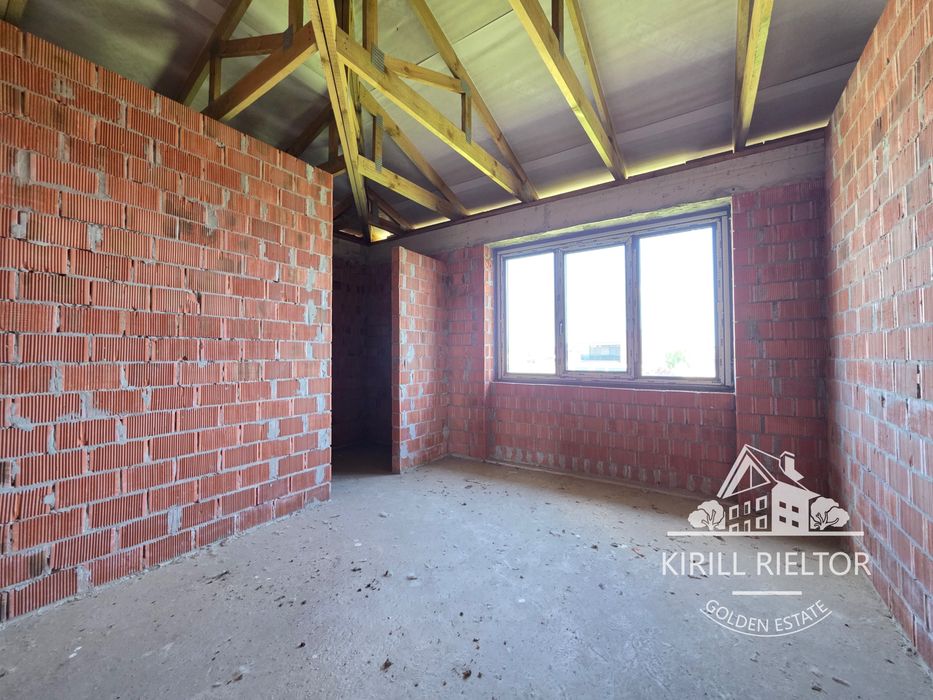 Продажа просторного дома на тихой улице в городке "Золотые Ключи"