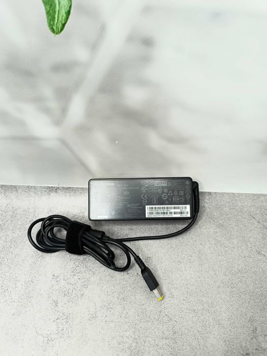 Оригінальний блок живлення Lenovo 90W/100-240V / 50-60Hz/20V/4.5A.