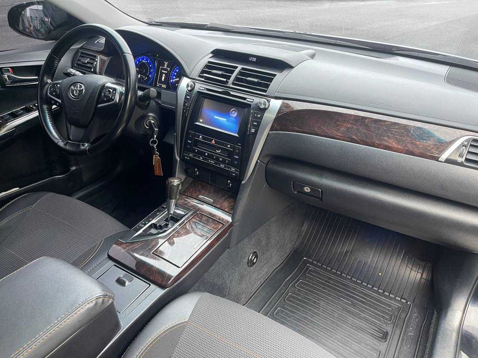 продам автомобіль Toyota Camry 2014