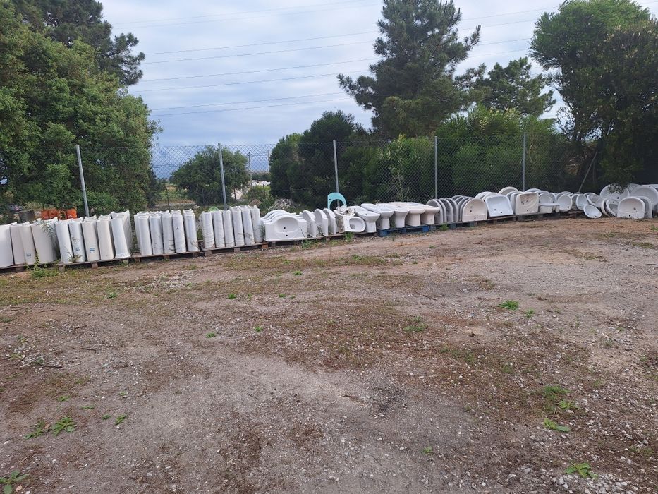 Lavatorios com e sem base.Bidés Moveis Pedras e algumas bases de duche- Tudo Novo para casa de Banho/WC