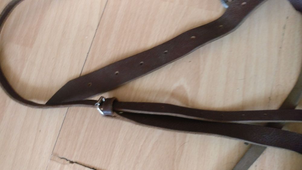 Skórzany pas na naboje myśliwskie.