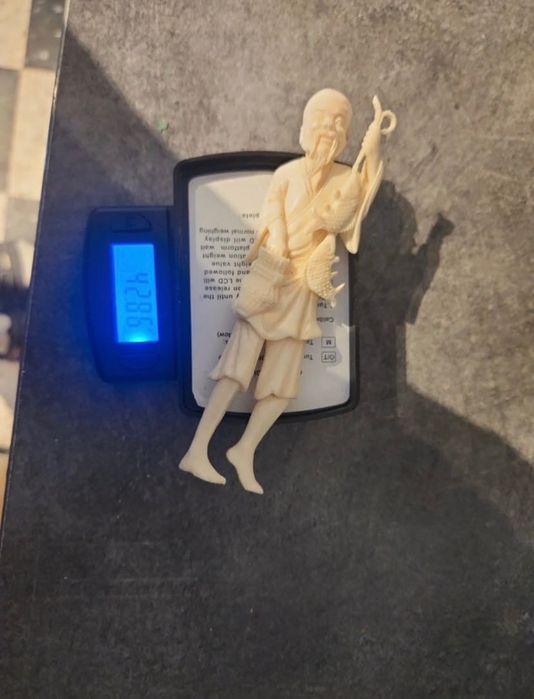 Imagem oriental de pescador camponês okimono trabalhada