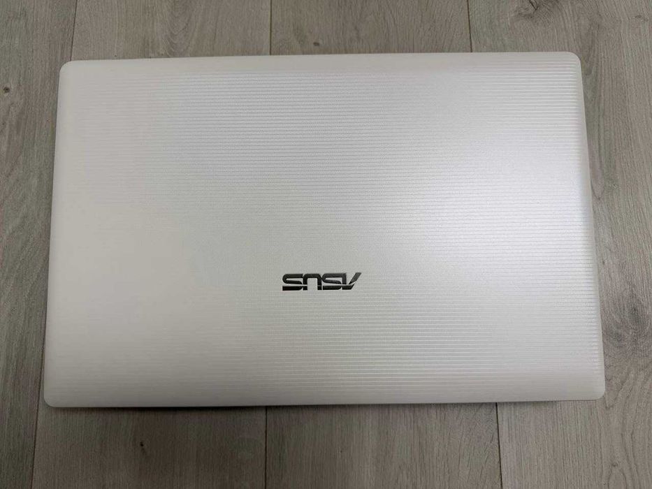 Asus X75VB 17.3"/Core i5-3230M/8 GB DDR3/GeForce GT 740M 2 GB