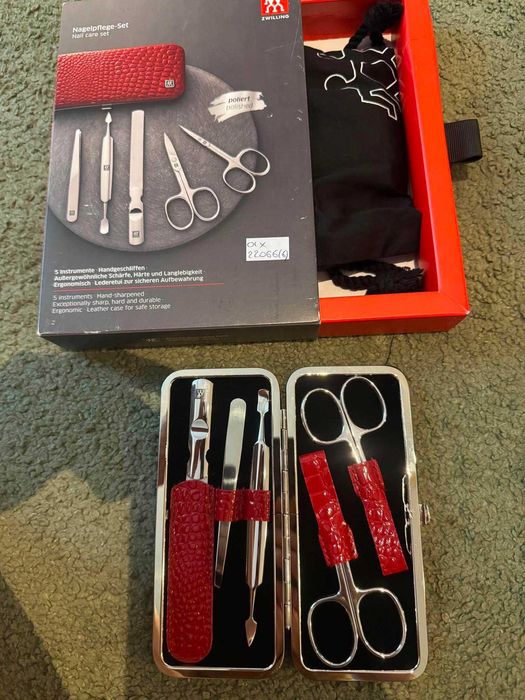 Zestaw podróżny do manicure Zwilling Classic Inox 5 elementów czerwony  22066(6)