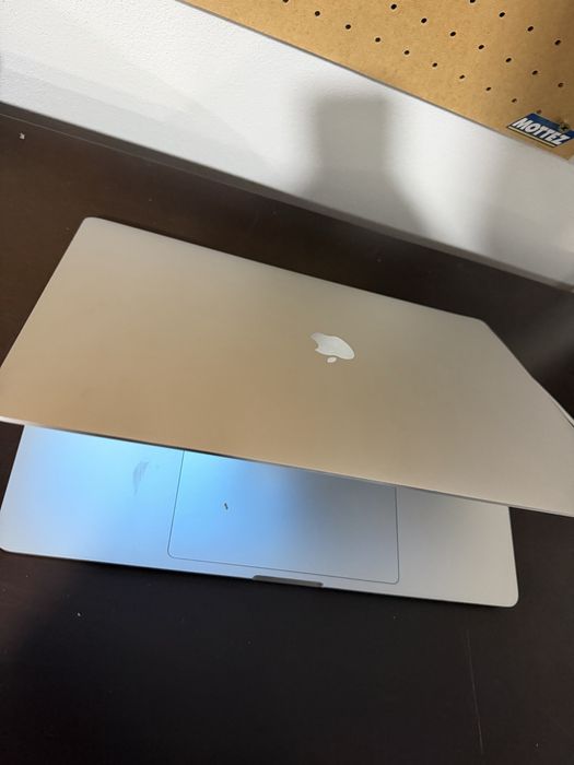 Macbook Pro 16 Polgadas