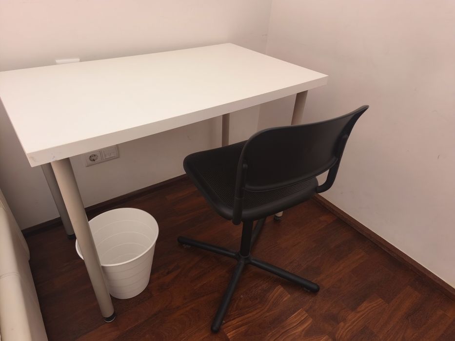 Secretaria IKEA com cadeira como novas