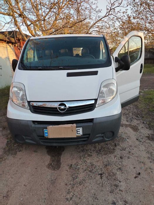 Продам машину Opel vivaro 2012 года