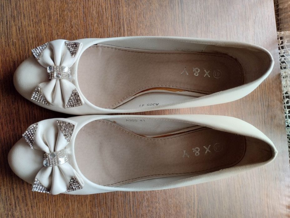 Весільні туфлі жіночі
