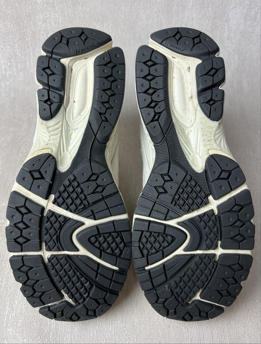 Кросівки New Balance 2002R