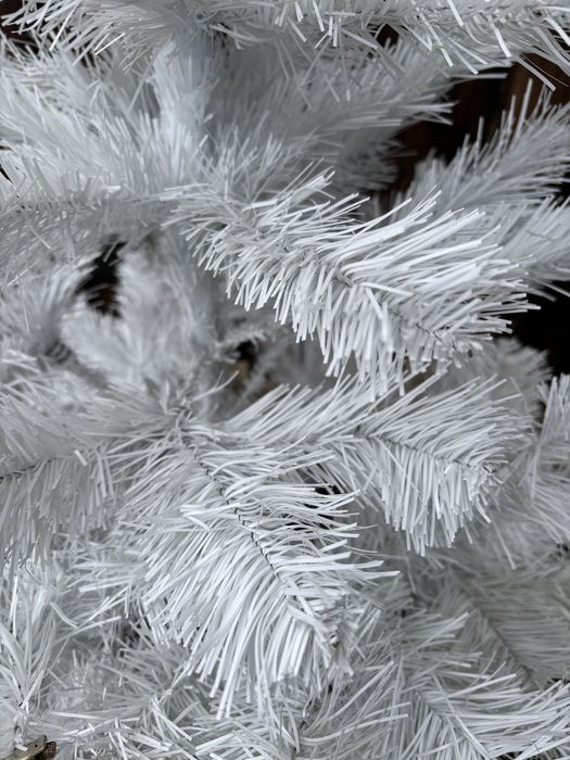 Продам чудову білу ялинку