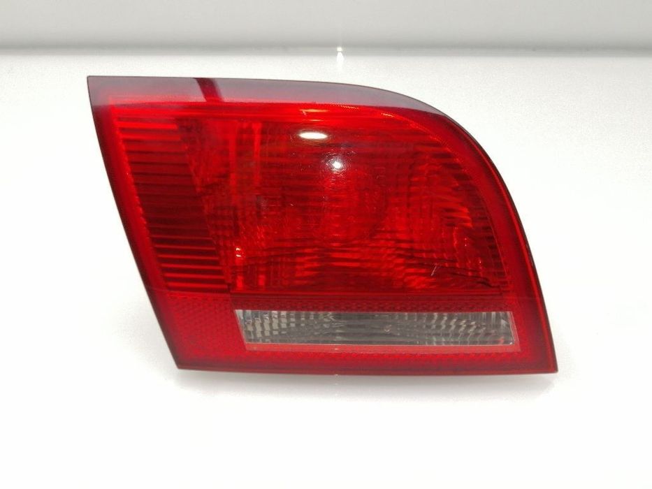 FAROLIM TRASEIRO ESQUERDO AUDI A3 2006 -8P4945093B