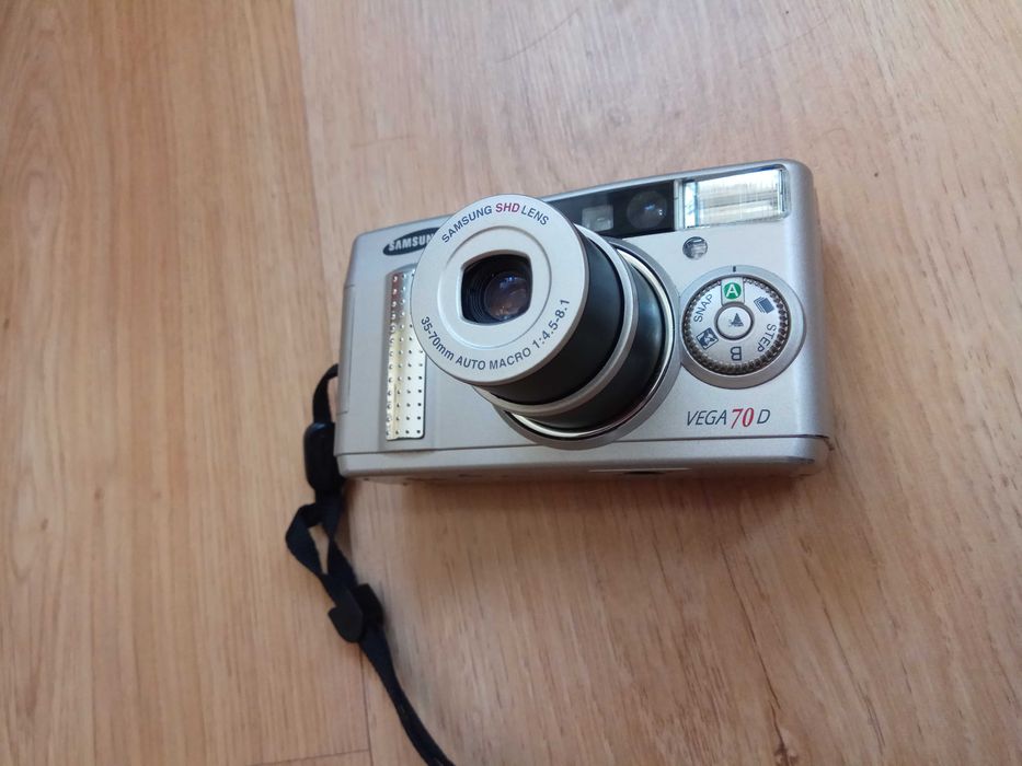 Гарний плівковий фотоаппарат Samsung Vega 70 D  все працює