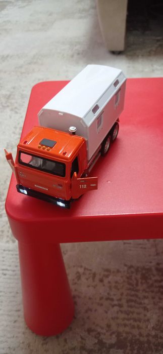 Машинки іграшки для хлопчиків.