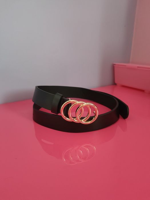 Czarny pasek – minimalistyczna elegancja