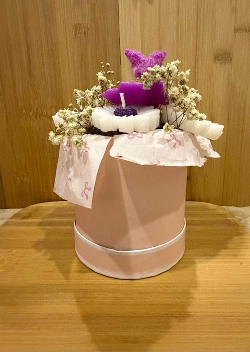 Vasos de flores em vela