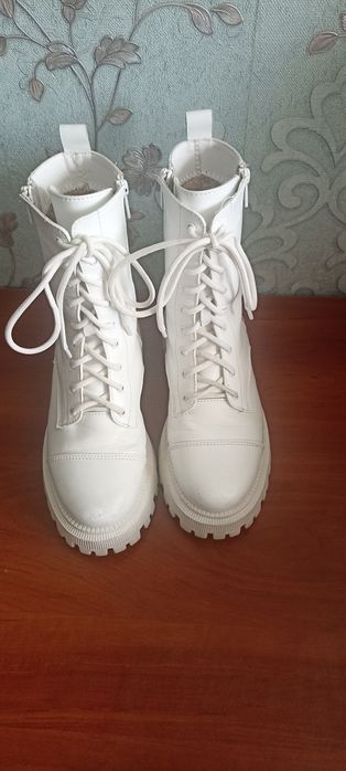 Зимові шкіряні жіночі черевики