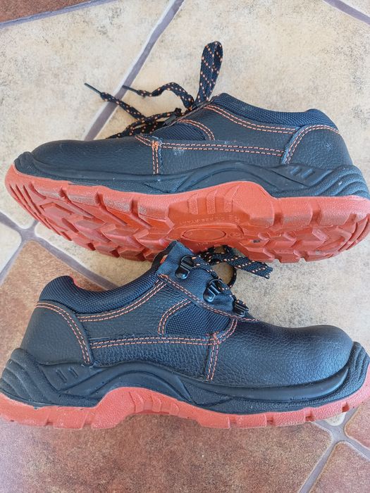 Mocne buty robocze   rozmiar 38