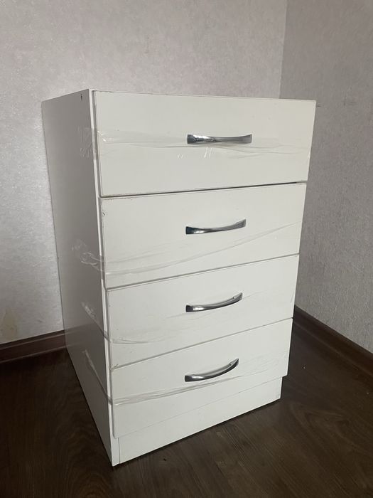 Продам офісні меблі : стіл , тумба стільці