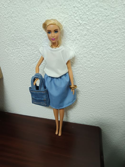 Bonecas Barbie com roupas personalizadas