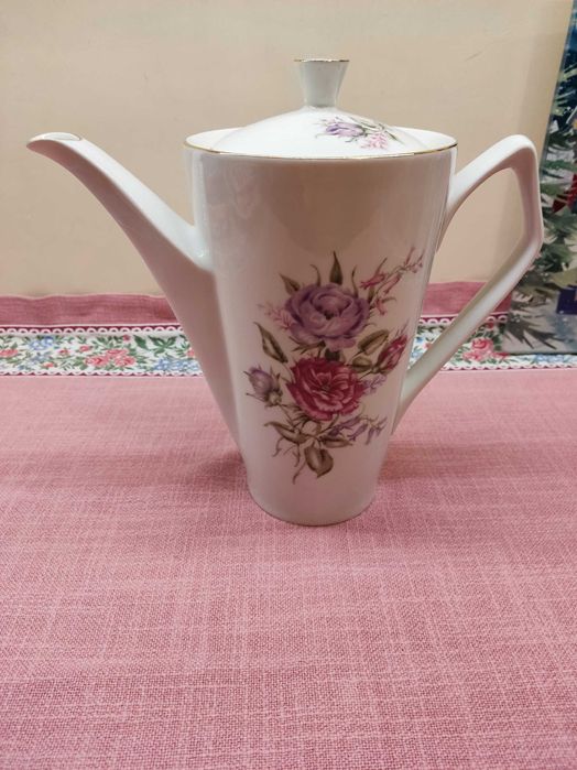 Dzbanek porcelanowy Chodzież z kwiatowym motywem