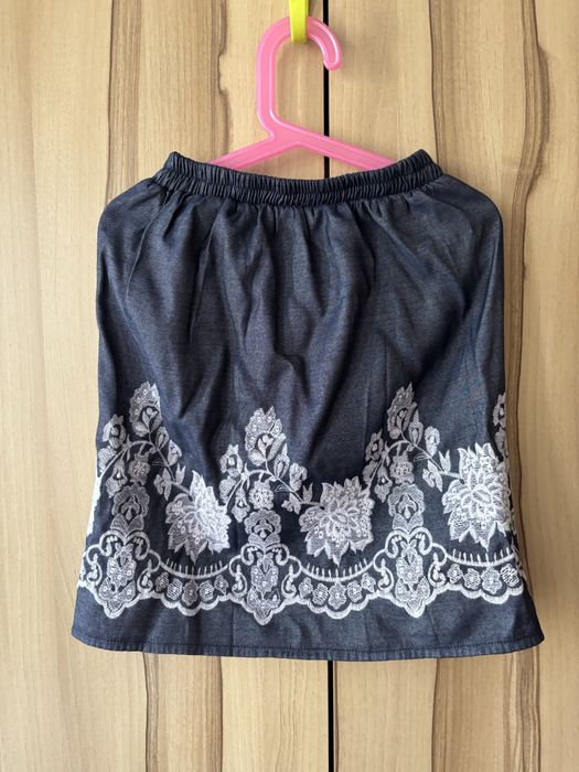 Спідниця на дивчинку +/- 7 років