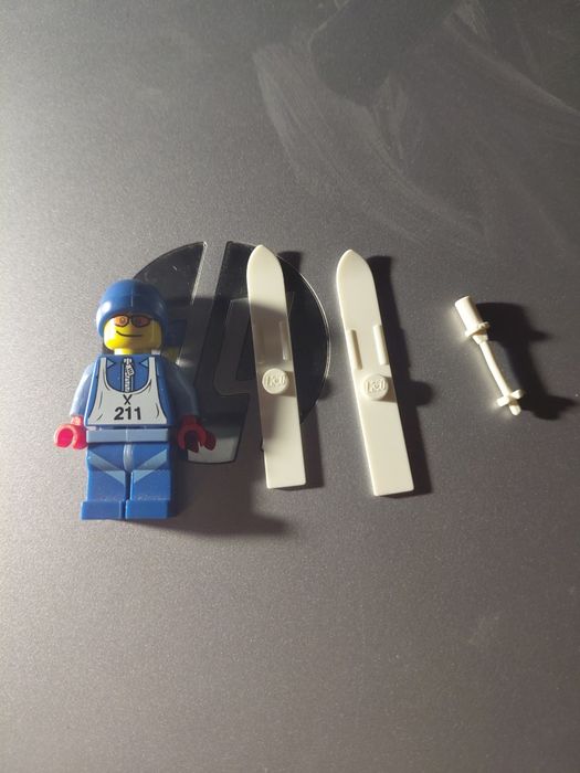Figurka lego narciarza 8684