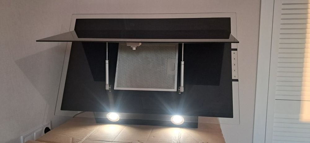 Витяжка Klarstein Mirage 90