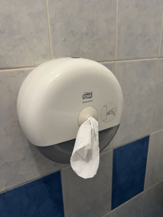 Професійні диспенсери Tork (б/у) – для паперу
