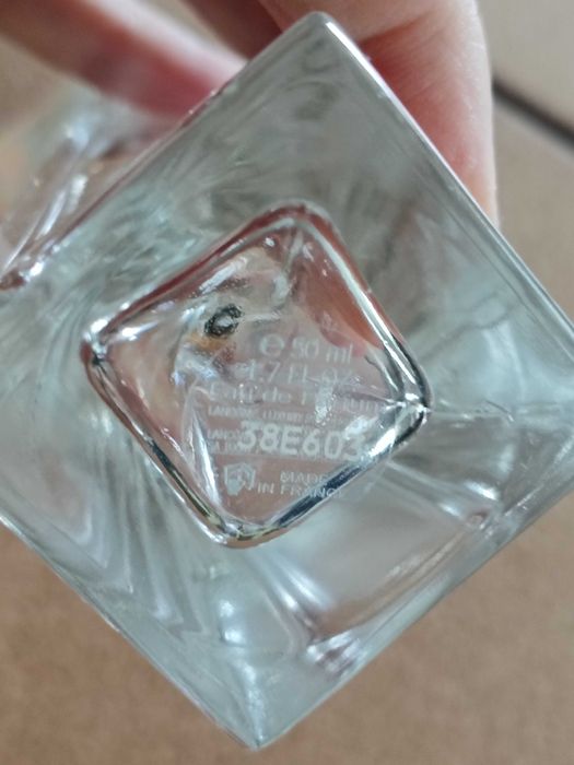 Flakon po perfumach pusty