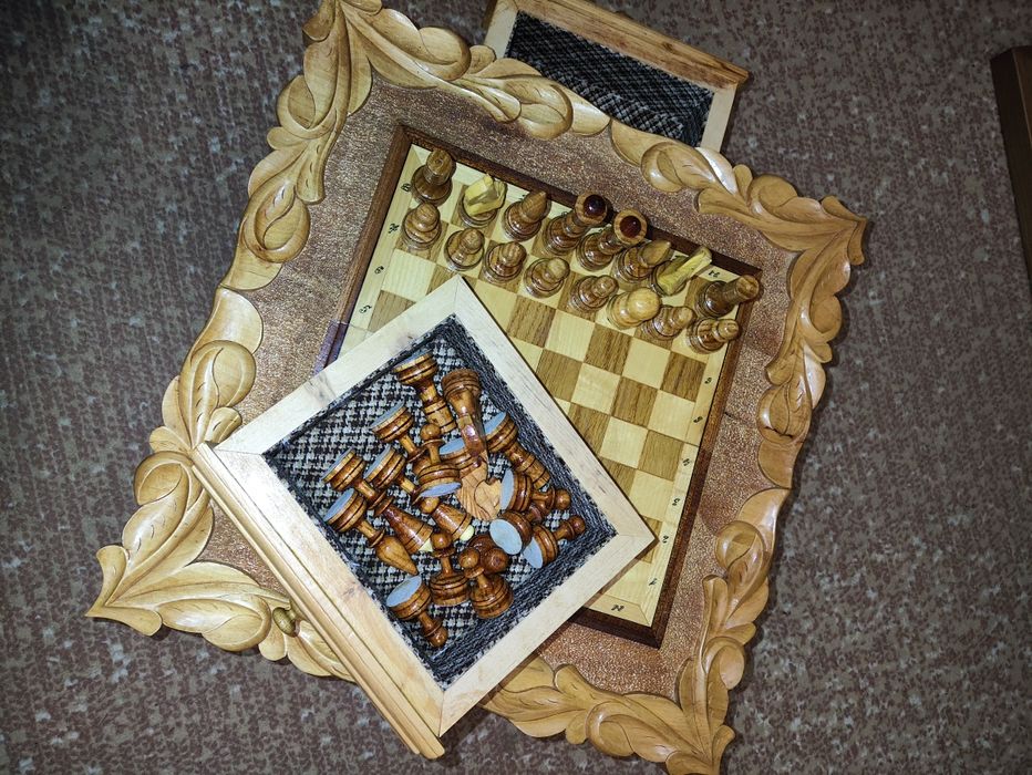 шахматный стол резной красивый
