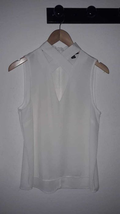 Várias peças de roupa