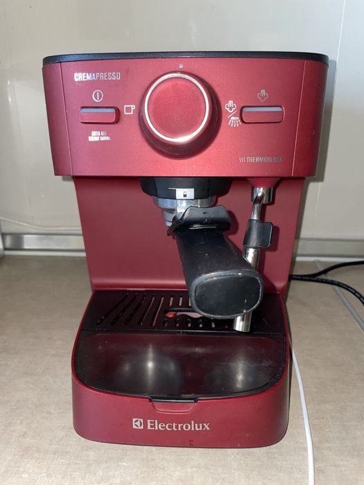 Кофеварка Electrolux Cremapresso EEA 255