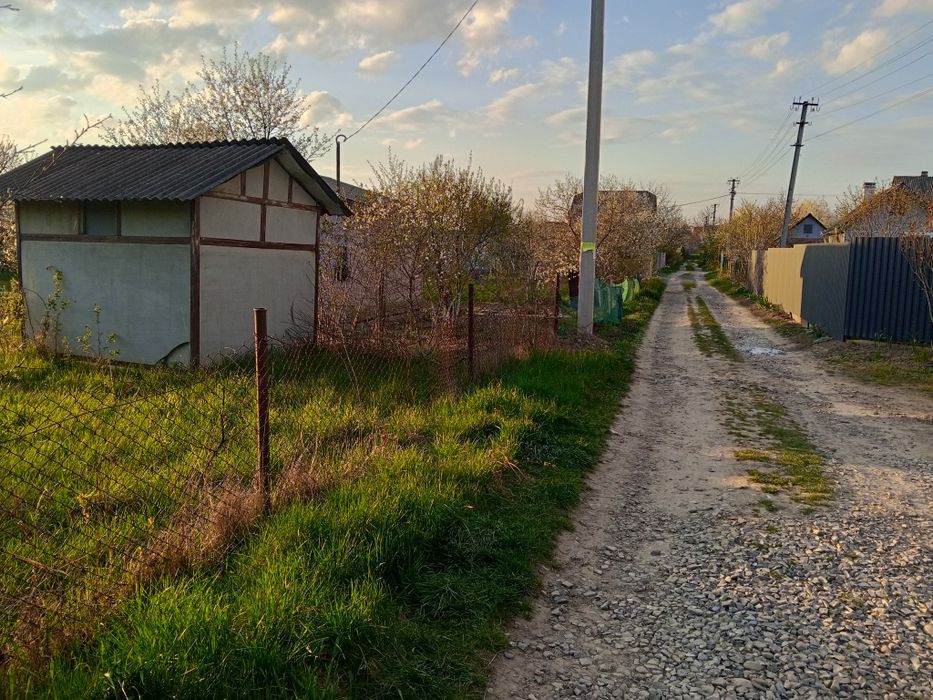 Продам дачну ділянку біля міста