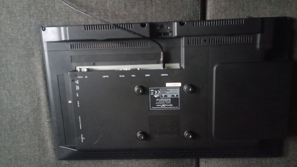 Monitor z wbudowanym głośnikiem