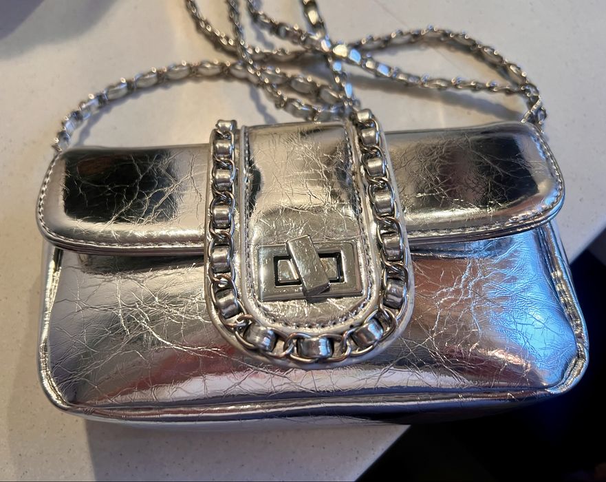 Torebka srebrna , mała, elegancka .