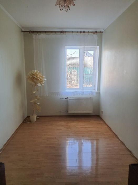 Будинок в смт.Володарка, 4 кімнати.