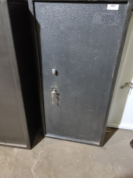 Продаю б.у сейф (выбор)