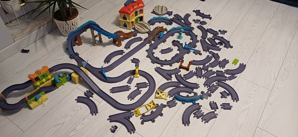 Stacyjkowo baza  tory - ponad 80 szt.