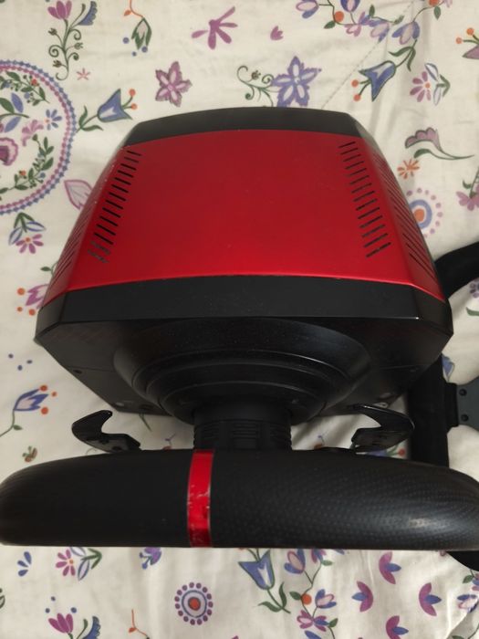 Volante, pedais thrustmaster