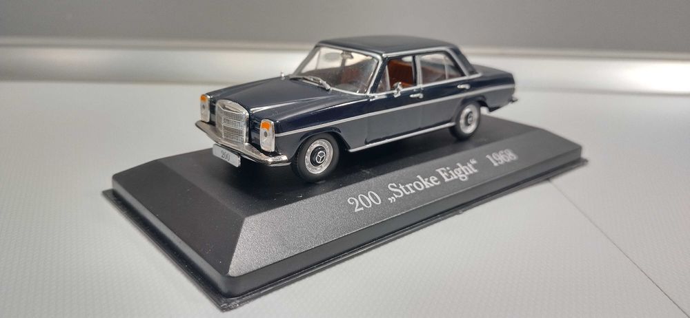 Mercedes W114/115 1:43
