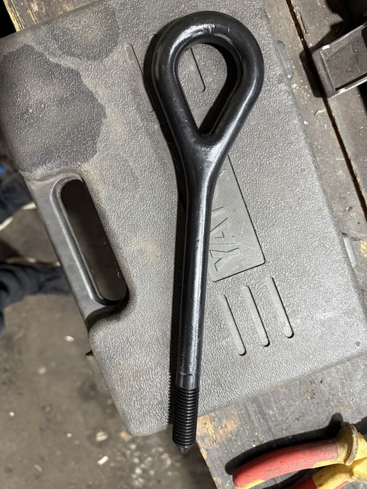 Гачок буксирувальний Tesla Model S