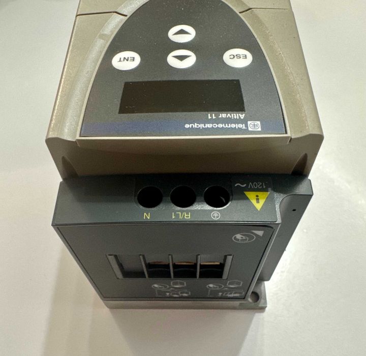 Falownik Schneider Electric ATV11HU05F1U 0,18kW - Nowy